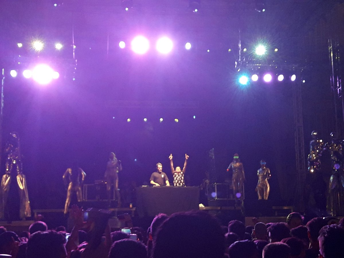 Por fin un buen espectáculo de música electrónica en Salamanca. Gracias <a href="/DjJaviReina/">Javi Reina</a> @BrianCrossIbiza @LaraTaylorMusic
