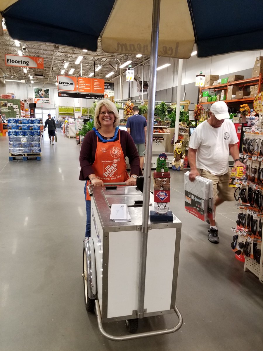 Jackie is in the house!!! 0941 home depot #SuccessSharing2018 #icecreamcart @nyyroro @babb_steve @LombaJess @JackieGiusti