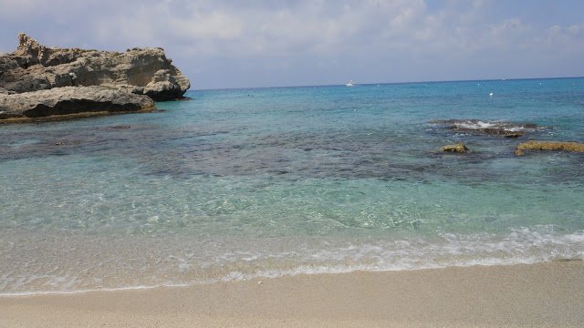 Aroundthe2013's tweet photo. Non volendo lasciar andare via l'estate, continuo con una meta perfetta per questo periodo: la #Calabria e nello specifico #Tropea! #italy #mare #italia https://t.co/p4N2lzYcHu https://t.co/DKSyGmr1Xa