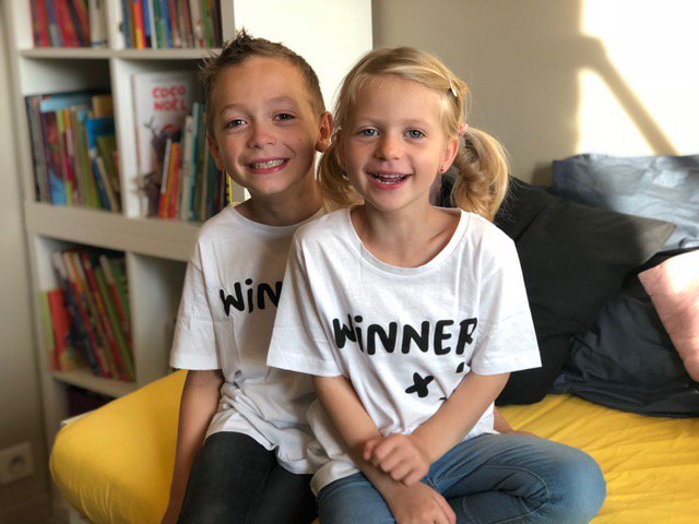 BlogMamanPlume's tweet image. Savez-vous pourquoi mes deux fripouilles ont le sourire ?
Ils viennent de ranger toute leur salle de jeux, de réussir le #DéfisZkids 😊 et de recevoir leur T-shirts de petit héros ! Pour en savoir plus rv sous post Facebook ;) #zkidsofficial #ChoisisTonDefi #SuperHeros #défisZ