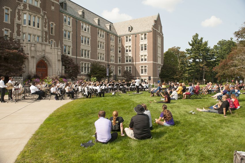 Nazuniversity's tweet photo. Drop by the front lawn of Golisano today at 1pm for Bands on the Lawn: Student and Alumni Band Performance, part of Homecoming & Reunion Weekend! #GoldenFlyers ๐ฆ
#NazAlumni https://t.co/OSBaptFP4L