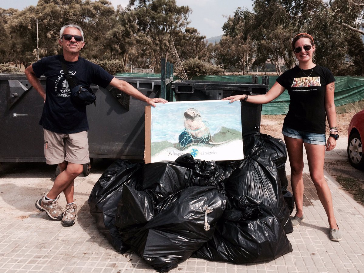 Otis_inglorius's tweet photo. 2hrs on the beach at Punta Paloma today for @WorldCleanupDay gave us migrating Black Storks, Two-tailed Pasha, dozens of Yellow Wagtails overhead, Sea Daffodil and ALL THIS RUBBISH! @TarifaEcoCenter @FundacionMigres @TurmaresTarifa #tarifasinplasticos #WorldCleanup2018 https://t.co/csHBzNdtce