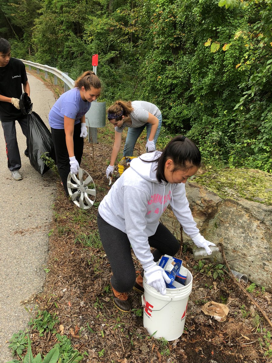WHS Stuco doing their part to clean up the assabet river! #rangers #rangersgiveback <a href="/WestboroRangers/">WHS Rangers</a> <a href="/WestboroughK12/">Westborough Schools</a> <a href="/WboroPrincipal/">WHS Principal</a>