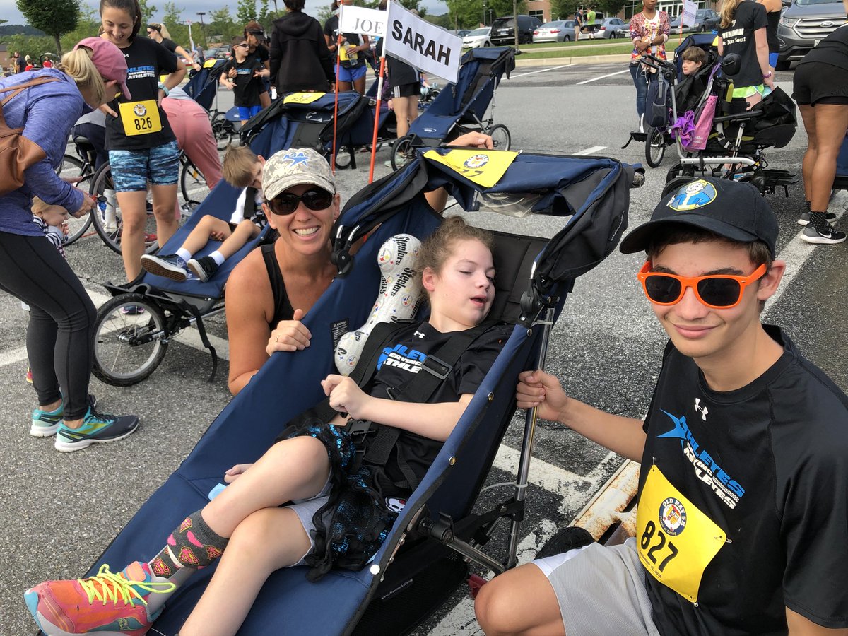 MotherBrain1921's tweet photo. Blessed to be able to run with Bob and my goddaughter this morning as #teamsarah in the Old Bay 5k!! Yes, @Duke0619 found the need to photo bomb 🙄 #togetherwefinish https://t.co/FQt5lQh8xJ