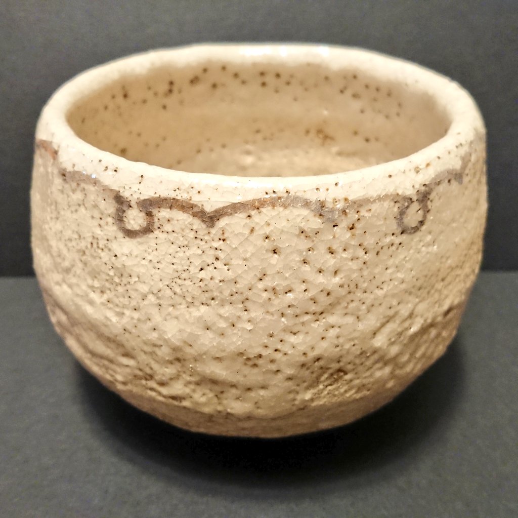酒上小琴 サケノウエノコゴト No Twitter 茶碗が届いた 初代加藤春鼎の瀬戸唐津茶碗 銘 鉢の木 箱書は武者小路千家十二代愈好斎 70 80年前の茶碗 口縁に雪の模様を大きくあしらっているので 上野国佐野で旅僧が大雪に足留めされる謡曲 鉢木 を踏まえて
