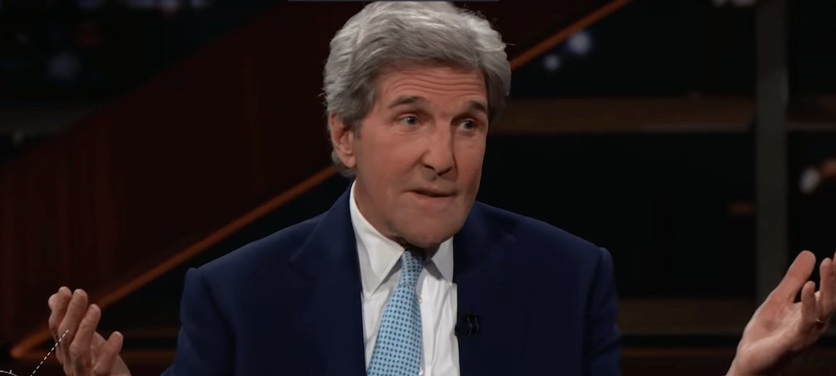 politicususa's tweet photo. John Kerry Calls Trump An Insecure Teenage Girl Who Pays More Attention To Twitter Than His Job https://t.co/3RRGps4BxK https://t.co/2Qk7X35WYt