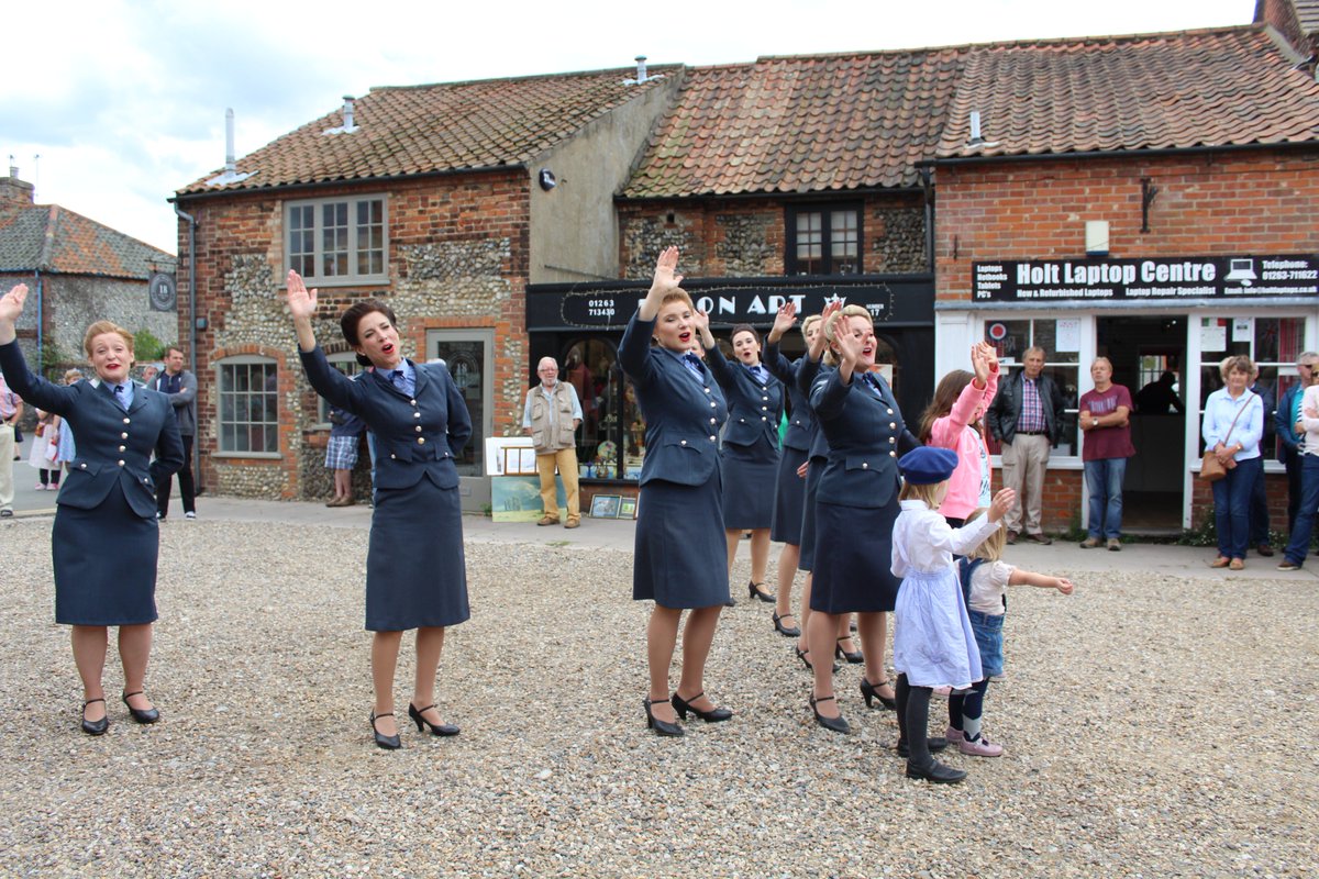 The D-Day Darlings wow the Holt crowd with their performance! <a href="/TheDDayDarlings/">The D-Day Darlings</a> #Holt1940s #1940s #Holt #Norfolk
