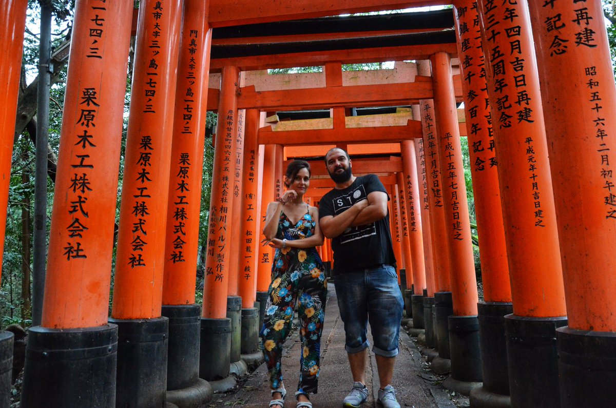 demikublog's tweet photo. Por la tarde visitamos el masificado pero recomendado Fushimi-Inari. Subimos la montaña para disfrutar del sendero de 4km repleto de toriis de color bermellón. Se nos hizo de noche arriba y pudimos disfrutar del lugar para nosotros solos ☺️
Lo contanos en FB

#demikujapon https://t.co/jvHL0XnpJN