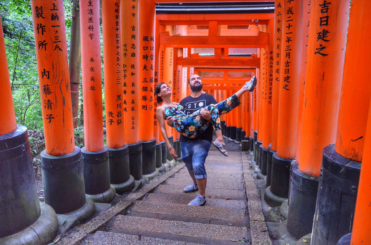demikublog's tweet photo. Por la tarde visitamos el masificado pero recomendado Fushimi-Inari. Subimos la montaña para disfrutar del sendero de 4km repleto de toriis de color bermellón. Se nos hizo de noche arriba y pudimos disfrutar del lugar para nosotros solos ☺️
Lo contanos en FB

#demikujapon https://t.co/jvHL0XnpJN