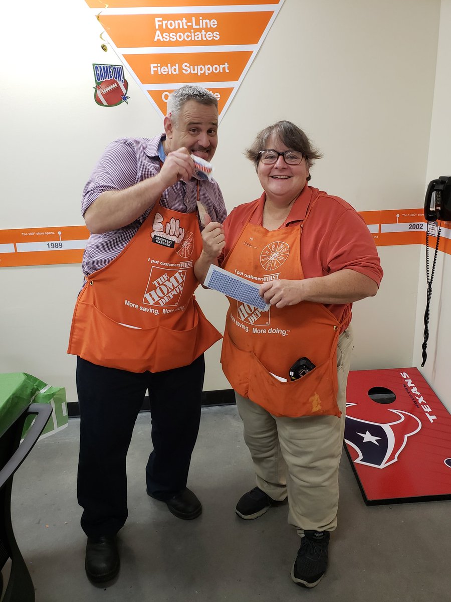 CherisFRFR's tweet photo. Billy and Suzanne are playing to win! #SuccessSharingFun2018 @Orangeblood1 @asm_6574 https://t.co/XCh4iM4g0T