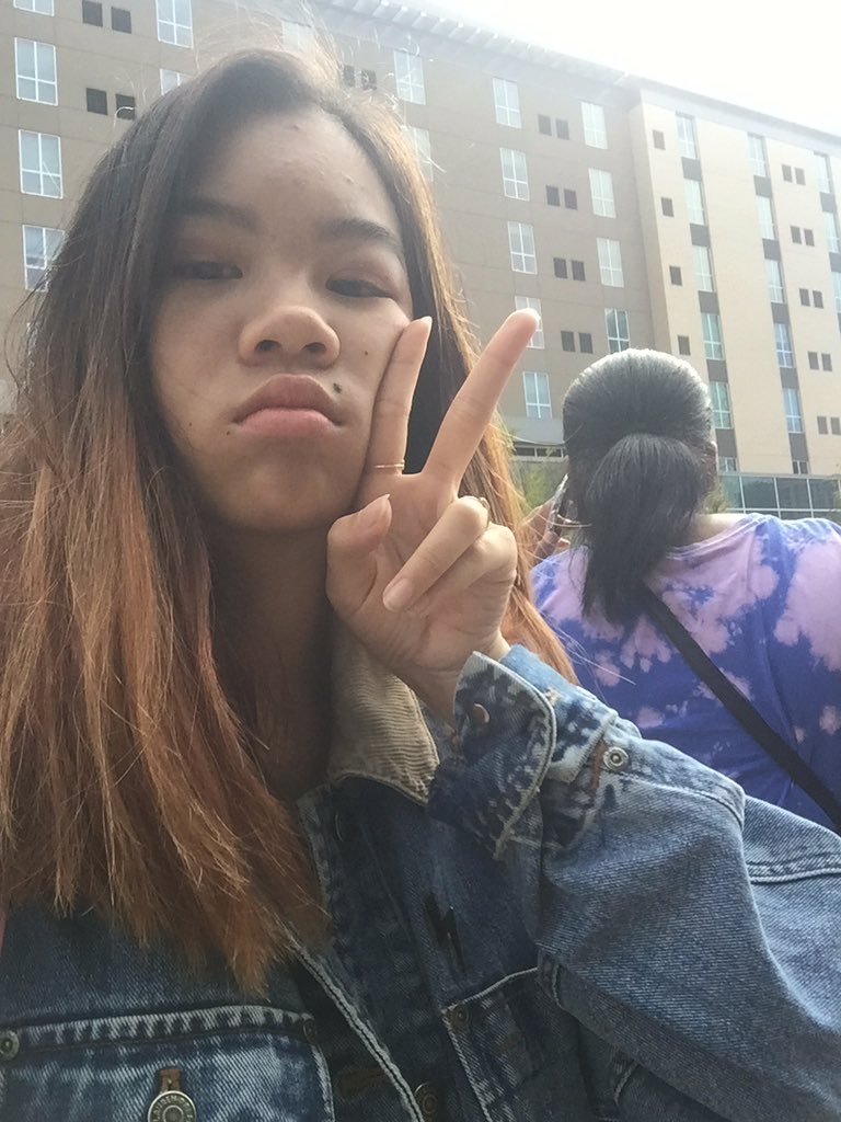 yeoontan's tweet photo. @becca8613 i'm at the very end 😂😂 https://t.co/tlrqZ4zfkt