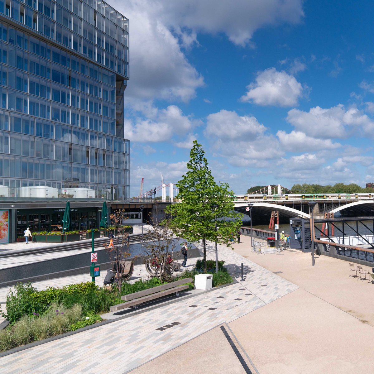 The weather is looking promising for the new few days so make your way down to Battersea and pack in that Vitamin D! Then make it even healthier with a fresh deli salad and a lovely turmeric latte. 😎 #vitamind