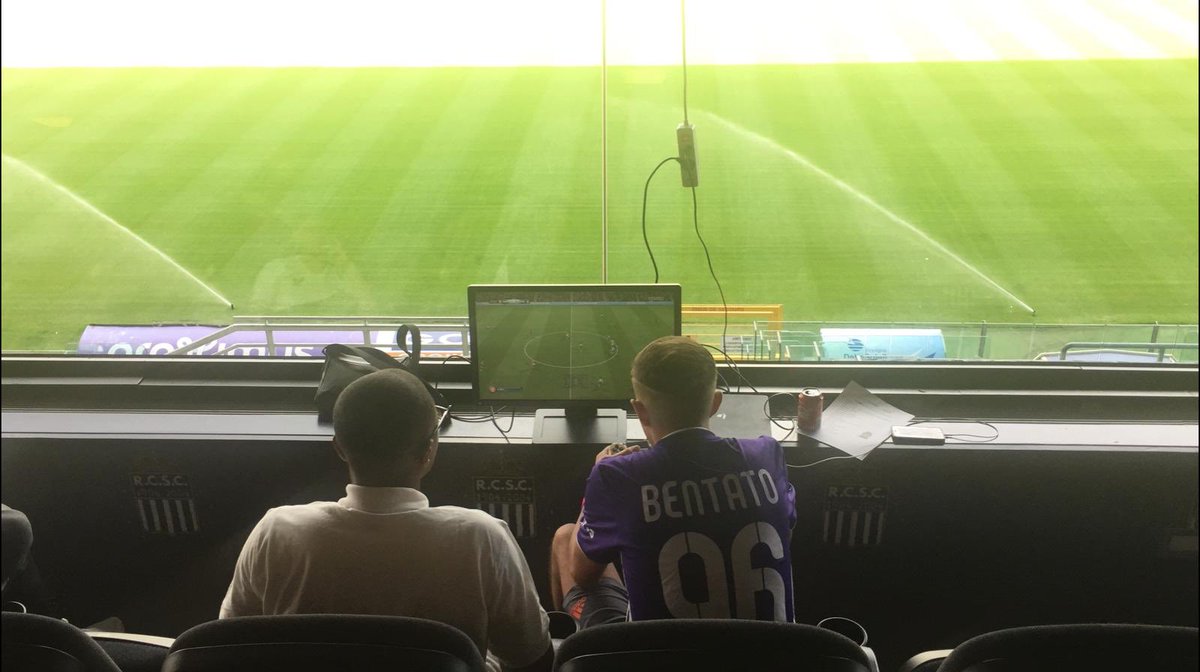 Nos deux poulains dénichés lors des #eSportSummerStages by <a href="/hellobankbelgiq/">Hello bank Belgique</a> n’ont pas déçus.   Bravo  Allan qui accède en finale winner <a href="/SportCharleroi/">Royal Charleroi Sporting Club</a> en sortant le joueur maison <a href="/Jason_DeVillers/">Jason "Ardixa" De Villers</a> et 
<a href="/Elio2t10/">E</a> est toujours en course dans le loser bracket.