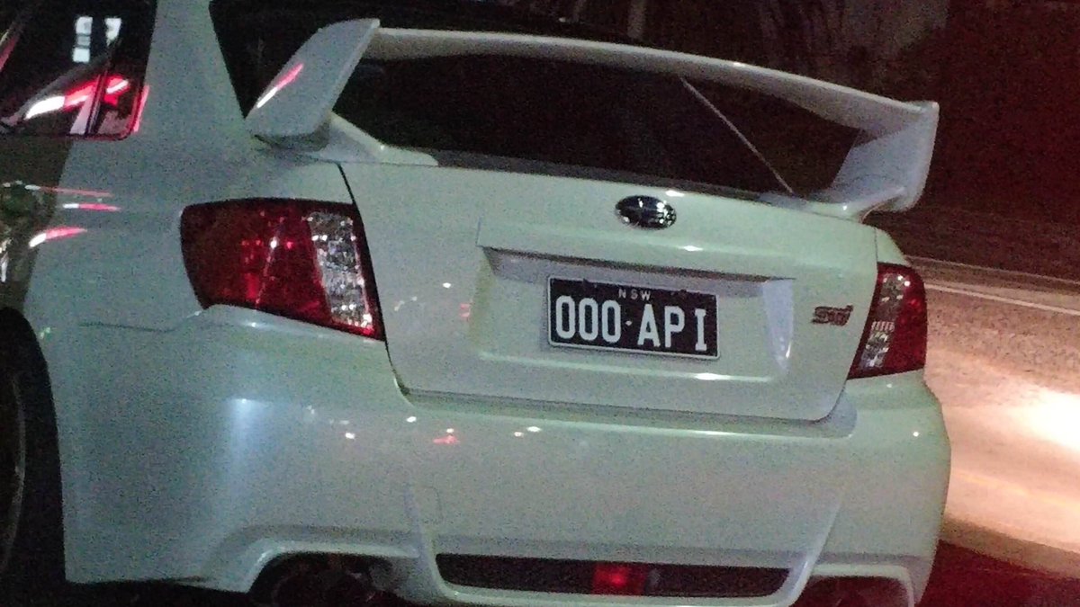 half_stack_dev's tweet image. This guy codes..