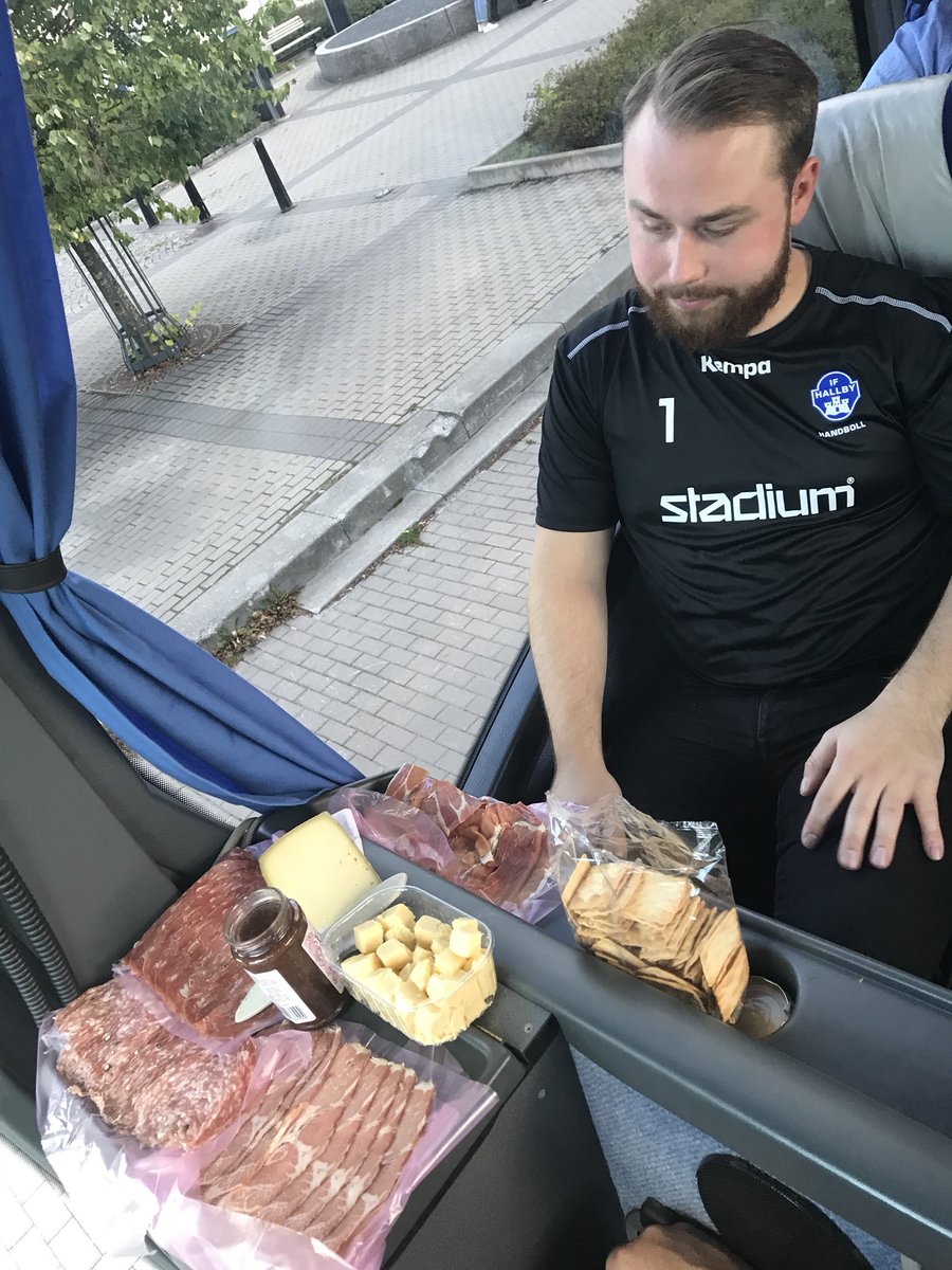 Calle kör picknick vid vinst 🙈