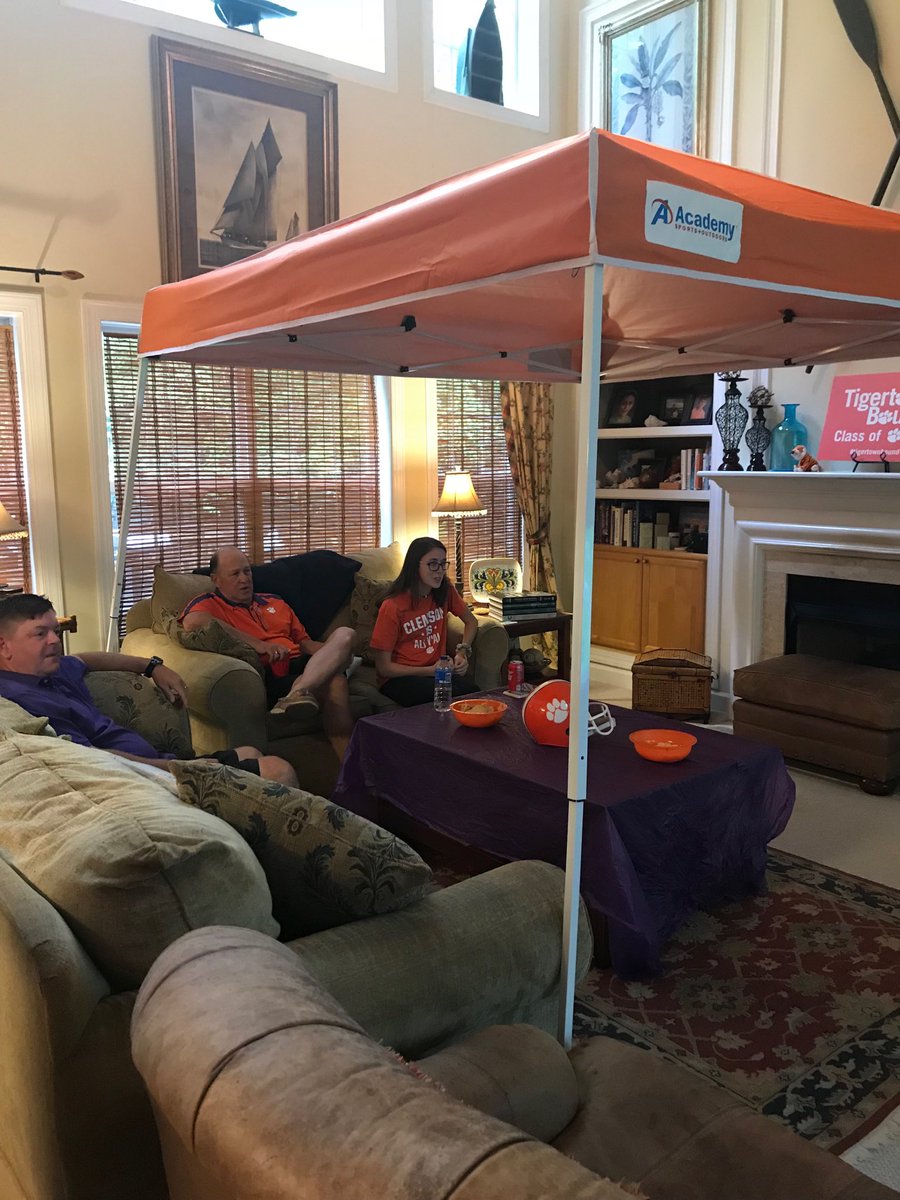 Tailgating during a Hurricane can be fun too