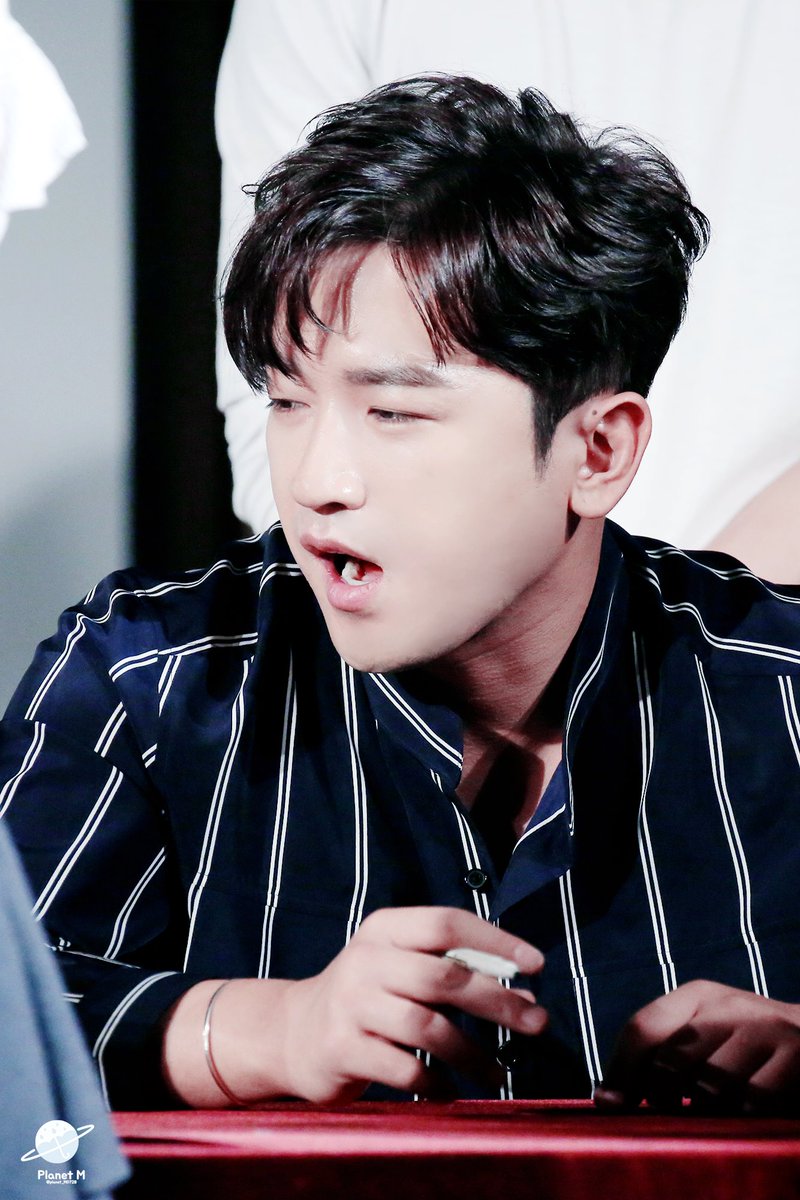Planet_M0728's tweet photo. 180915 팬사인회 #신화 #이민우 

오늘 머리부터 의상까지 너무너무 까리해 https://t.co/etdTttQQEA