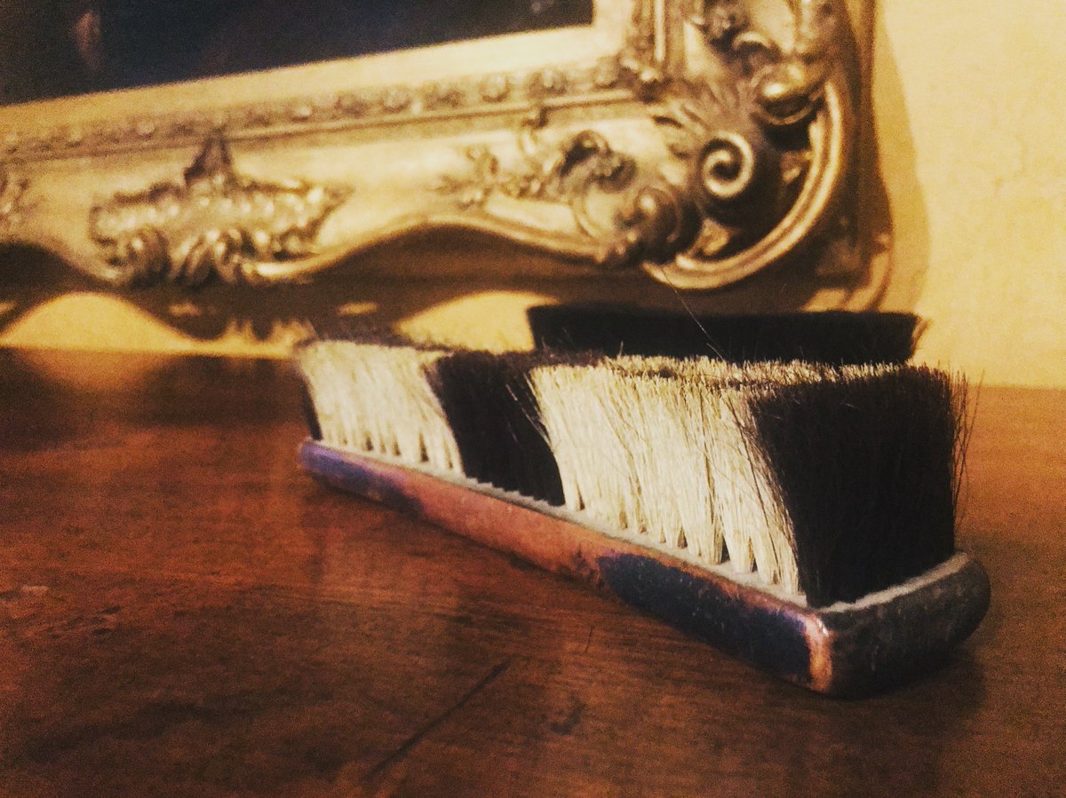 sjquinny's tweet image. clothes brushes in the lobby @TenementHouse11 #tenementhouse #museumobjects #volunteering #nts #history #heritage