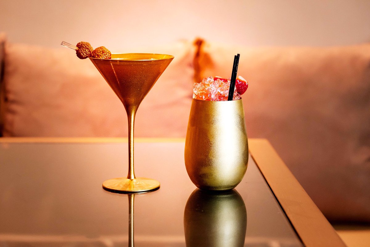 We all dream in Gold 💫✨ #Cocktails #weekend #AurousVibes