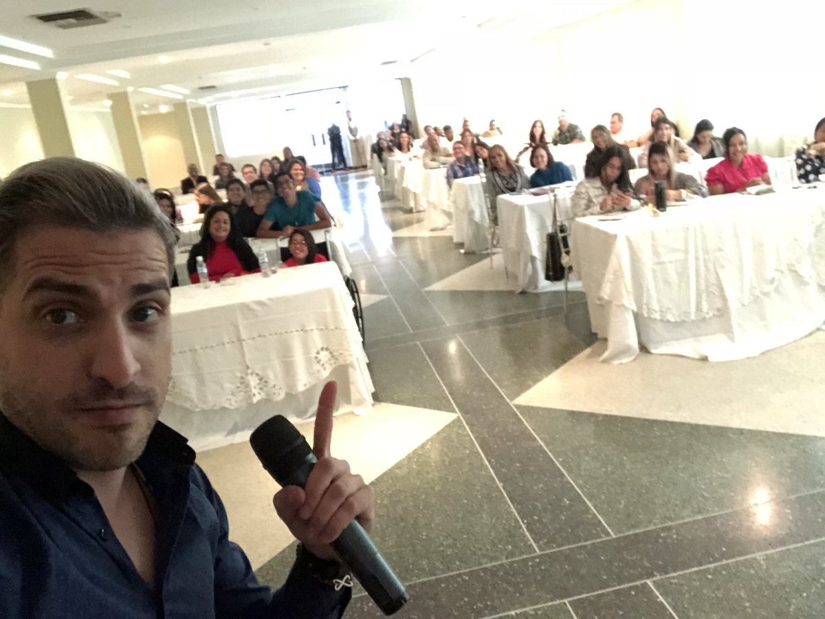 DaveCapella's tweet photo. A casa llena hoy! #DaveCapellaEnMaracay https://t.co/GkeHhWYWKT