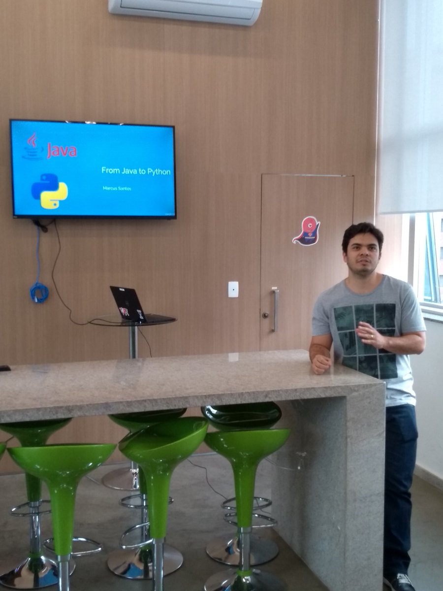 lurroque's tweet image. Começando o meetup aqui na @AppProva. From Java to Python com Marcus Santos.
#Python #Pythonmg