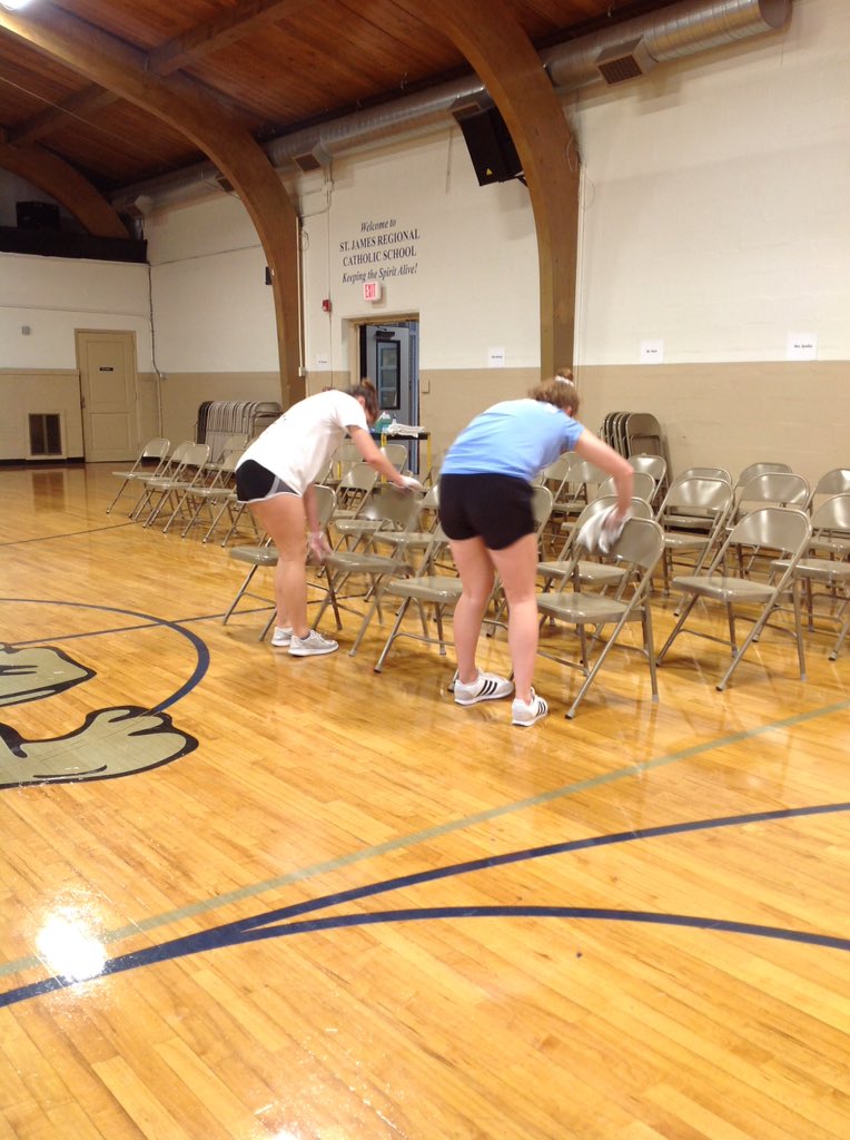 LearnWithLoomis's tweet photo. Villanova students come to St. James for their "Day of Service". Thank you for you commitment and service.❤️@stjamesregional @VillanovaU #service @ArchPhilly #dos2018 https://t.co/NU0uy3wfNc