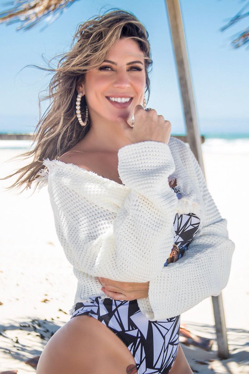 Resenhando's tweet photo. #DOM19: Ex-BBB's, musas do carnaval e anônimas: brasileiras invadem reality shows em Portugal
#ColunaDOM completa neste linK: https://t.co/LqkAvujBdf
#RebecaMelo #LoveOnTop #HelderMoraesMiranda #Resenhando #PortalResenhando https://t.co/JQfBOavvHf