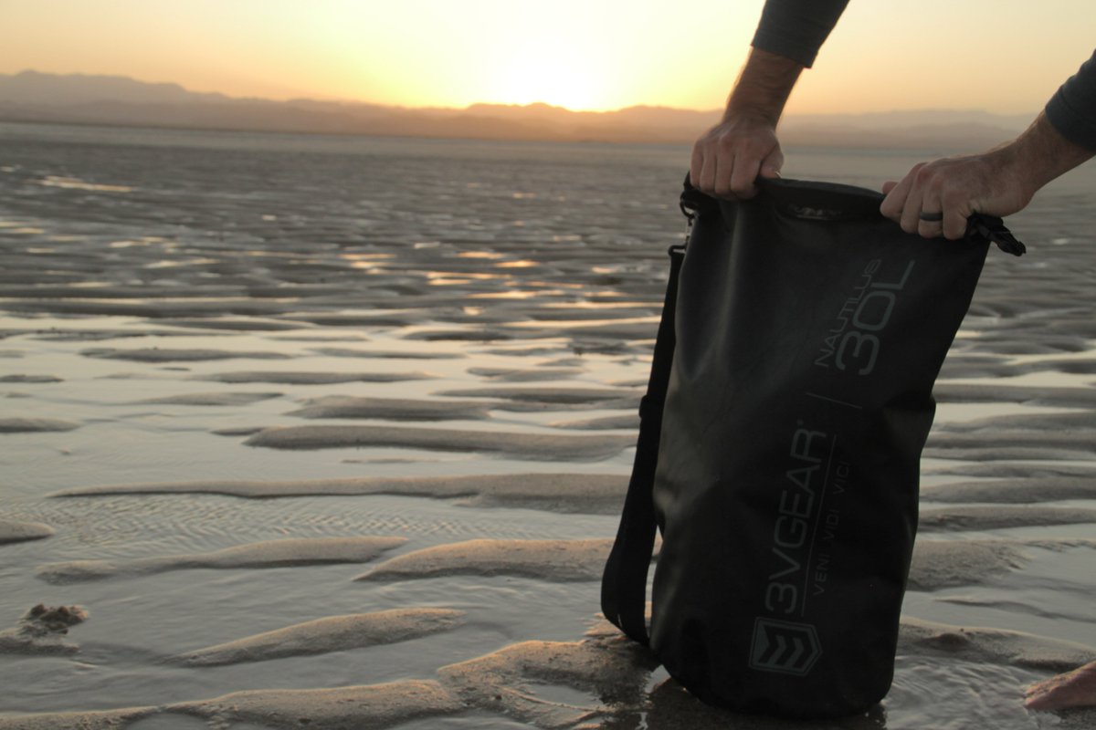 3VGear's tweet photo. Soak up every last bit of Summer and still keep all your gear dry with the Nautilus Dry bag. Check them out at https://t.co/YMZTvuZkdh 
#waterproofbag #drygear #nautilus #summerdays #edcgear #drybags #3vgear https://t.co/iroVCClLme