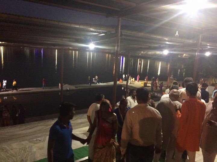 SJMrajasthan's tweet photo. स्वदेशी संदेश यात्रा पुष्कर जी के बाज़ारों से होती हुई ब्रह्म सरोवर पर पूर्ण हुई .....

महिला कार्यकर्ताओं ने भी यात्रा को सम्बोधित किया ... @ashwani_mahajan @DeepakSharmaSJM @sjmsatishk @lal_kashmiri https://t.co/eH1FVWlcAw