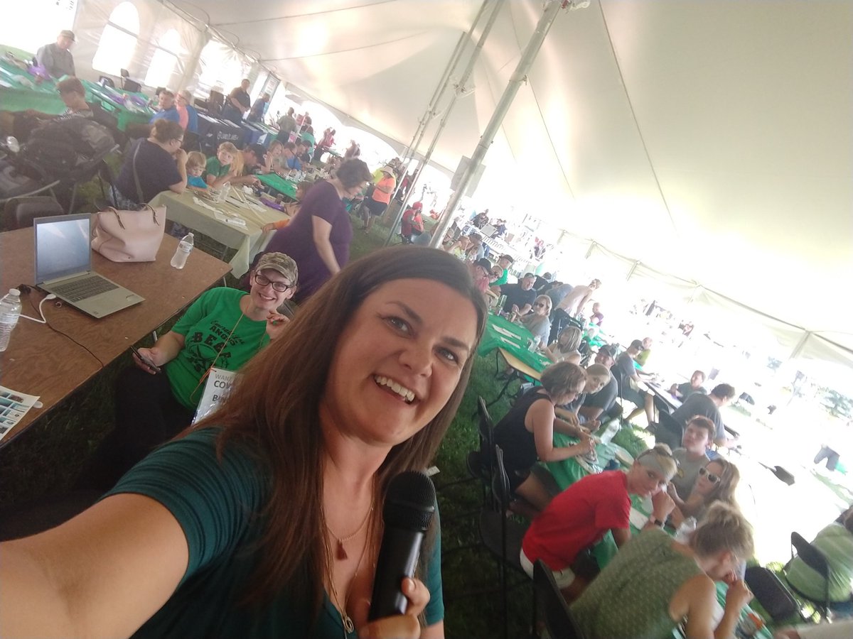 thefarmbabe's tweet photo. A live tweet #Felfie (farmer selfie) here at BEEF FEST in Edgar!  Celebrating American raised beef right here in central Wisconsin at Emerald Lane Angus. 

#KnowWhereYourFoodComesFrom #BeefFest #FriendAFarmer #CattleTales https://t.co/TQ36boiHaw