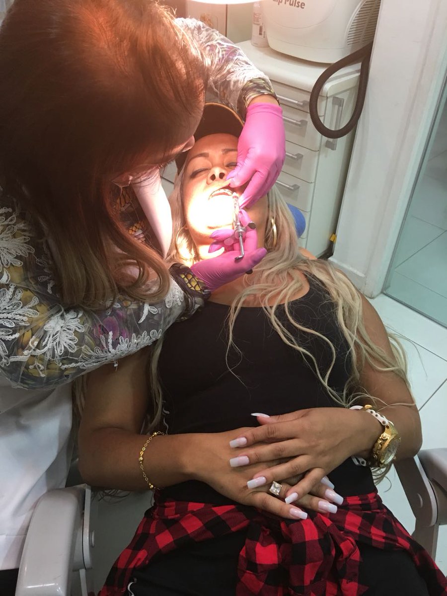 Resenhando's tweet photo. #DOM19: MC Cariokinha faz preenchimento labial: "Tudo pela carreira"
#ColunaDOM completa neste linK: https://t.co/LqkAvujBdf
#MCCariokinha #Cariokinha #funk #funkeira #preenchimentolabial #HelderMoraesMiranda #Resenhando #PortalResenhando https://t.co/EpmH9XQkur