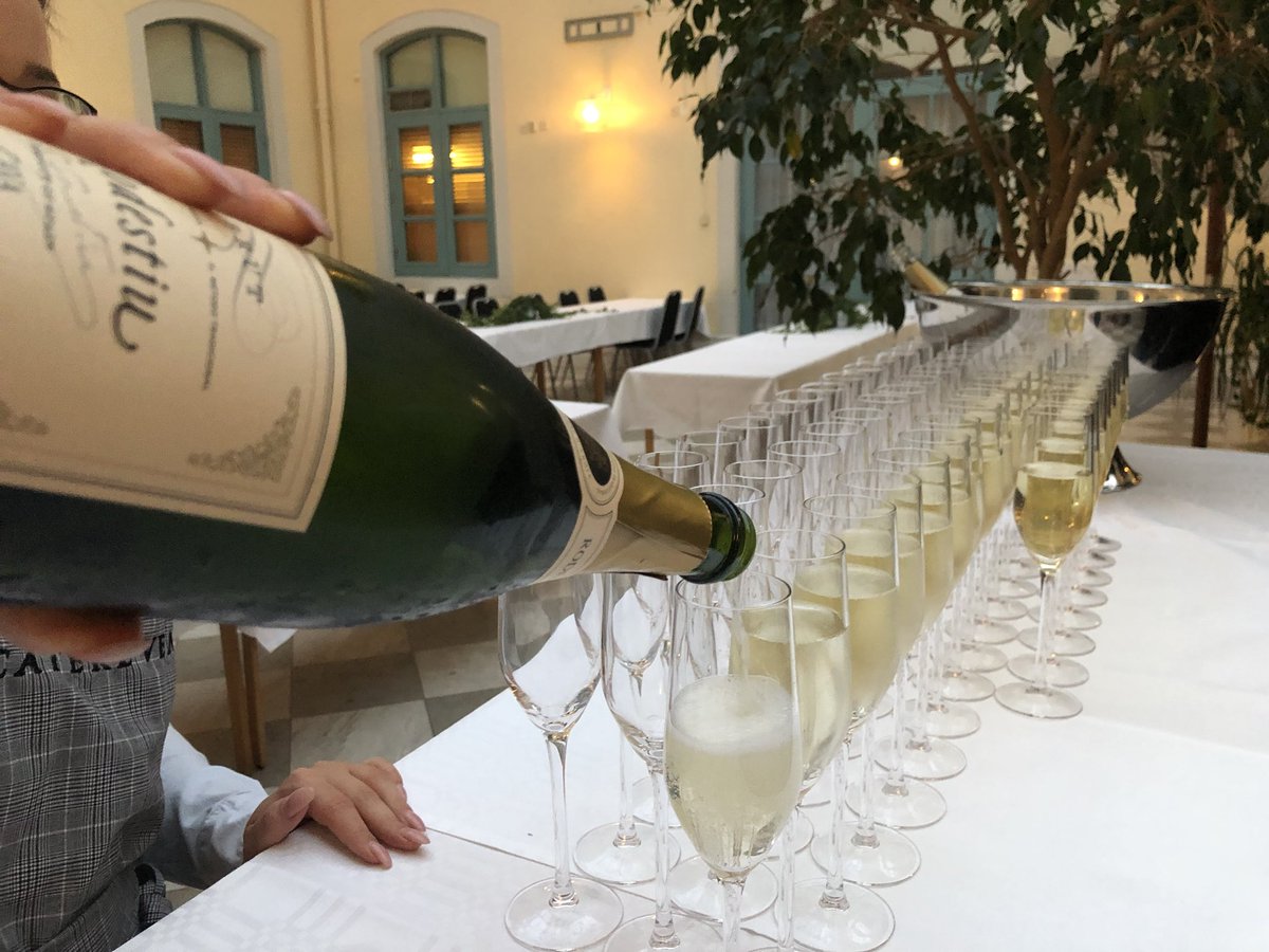 amclind's tweet image. Time for the #SLAMConf2018 gala dinner and bubbly drinks kindly sponsored by @Semantix_sv