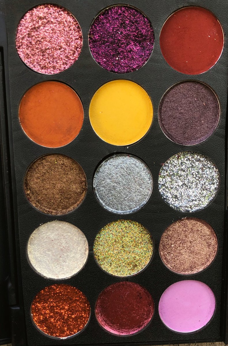 ToriRoseCos's tweet photo. 2018 Autumn palette is live now 🙌🏼
15 shade palette:
4 mattes
5 glitters
6 shimmers 
They cost $40 (valued at $115) 
I’m super proud of this it took forever for my vision to come alive. Let me know what you think!! 
https://t.co/qOi6FtlAU5
of course it’s vegan &amp; cruelty free https://t.co/vR1Bcd92Ws