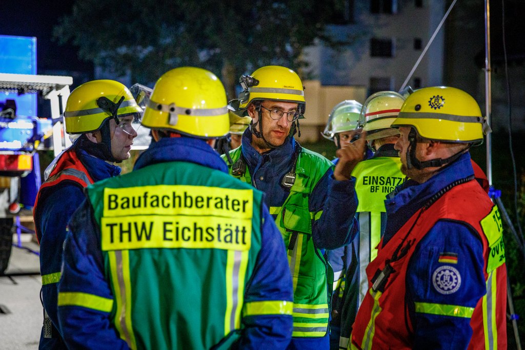 THW-Fachberater: erkunden, analysieren, beraten
#thw #technischeshilfswerk #ehrenamt #ehrenamtsichtbarmachen #reininsthw #pfaffenhofen #hallertau #bayern #starkfürdeutschland #starkfürdich #112 #katastrophenschutz #civilprotectionteam #instahelp #searchandrescue #firefighter