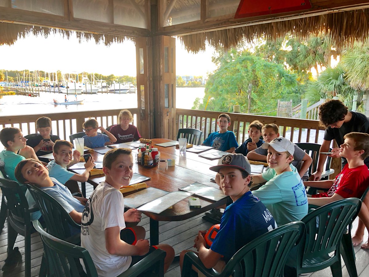 ASG05BCopa's tweet photo. Celebrating our two win victory tonight at a team dinner!!! #ASGFamily https://t.co/3Hl6VAb5A8