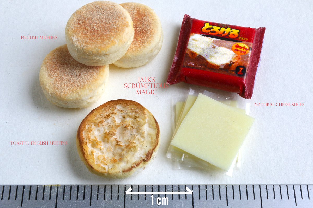 しろくまパン 約1 8サイズのイングリッシュマフィンとその具を量産しています まずはチーズ をプラス ところで チーズの袋の印刷仕上がりが泣けるクオリティ W プリンタ買い替え 要検討かなぁ ミニチュア ドールハウス ミニチュア