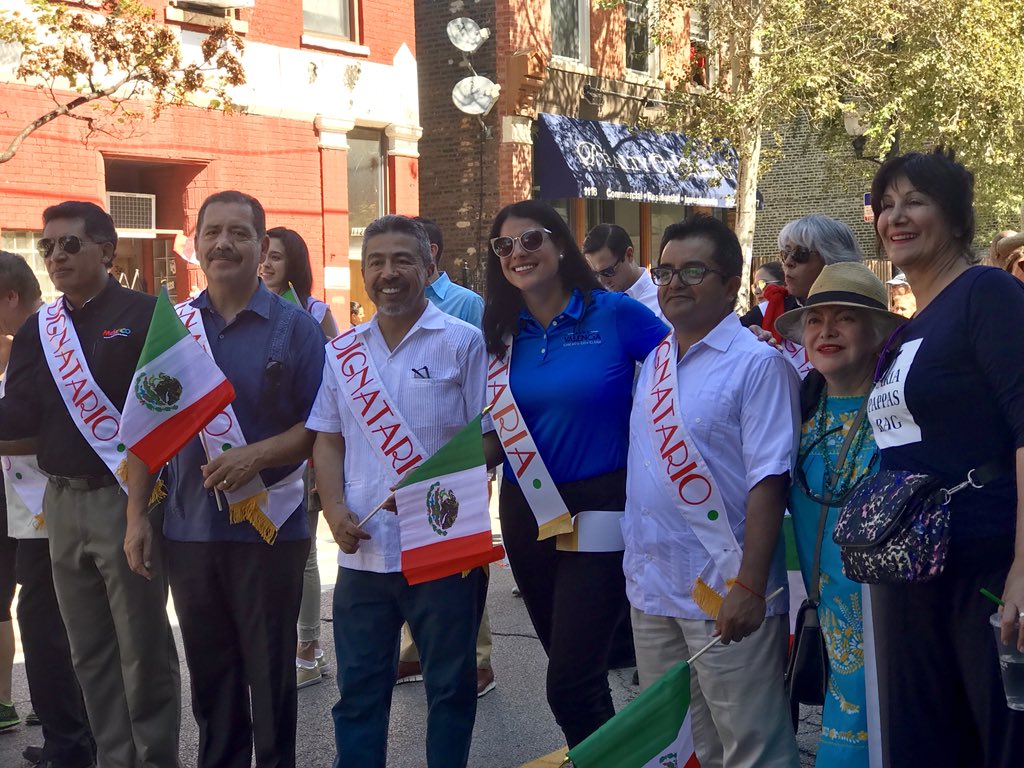 Thank you, #Pilsen. #mexicanindependenceparade #vivamexico @AldermanMunoz22 <a href="/AnnaValenciaIL/">Anna Valencia</a> <a href="/CookCountyTreas/">Cook County Treasurer</a> <a href="/AlmaAnaya7th/">Cmsr. Alma Anaya</a>