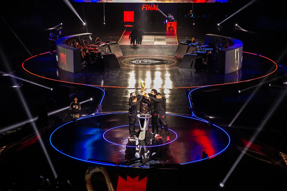 ¡La escuadra de <a href="/InFinitye_sport/">INFINITY 🚀</a> se corona campeón de la #FinalMovistar! ¡Felicitaciones!