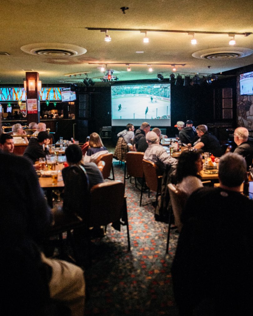 Enjoy the weekend. Live music with Crackin’ Foxy tonight! 🎤
.
.
.
#onlyinthepeg #besthotel(s) #ahotellife#travelmanitoba #lifestyle #vacation#holiday