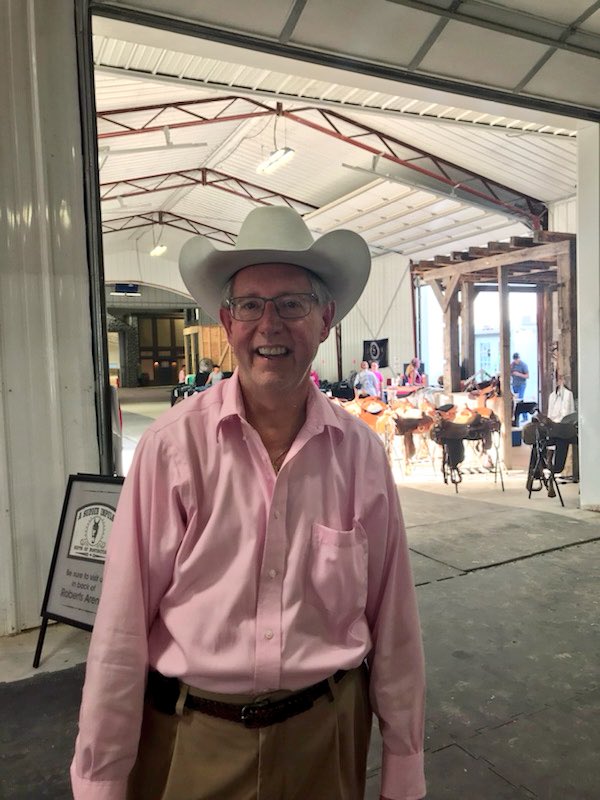 ryan19a's tweet image. My dad is judging a horse show today. Weird things happen when you move away from home.