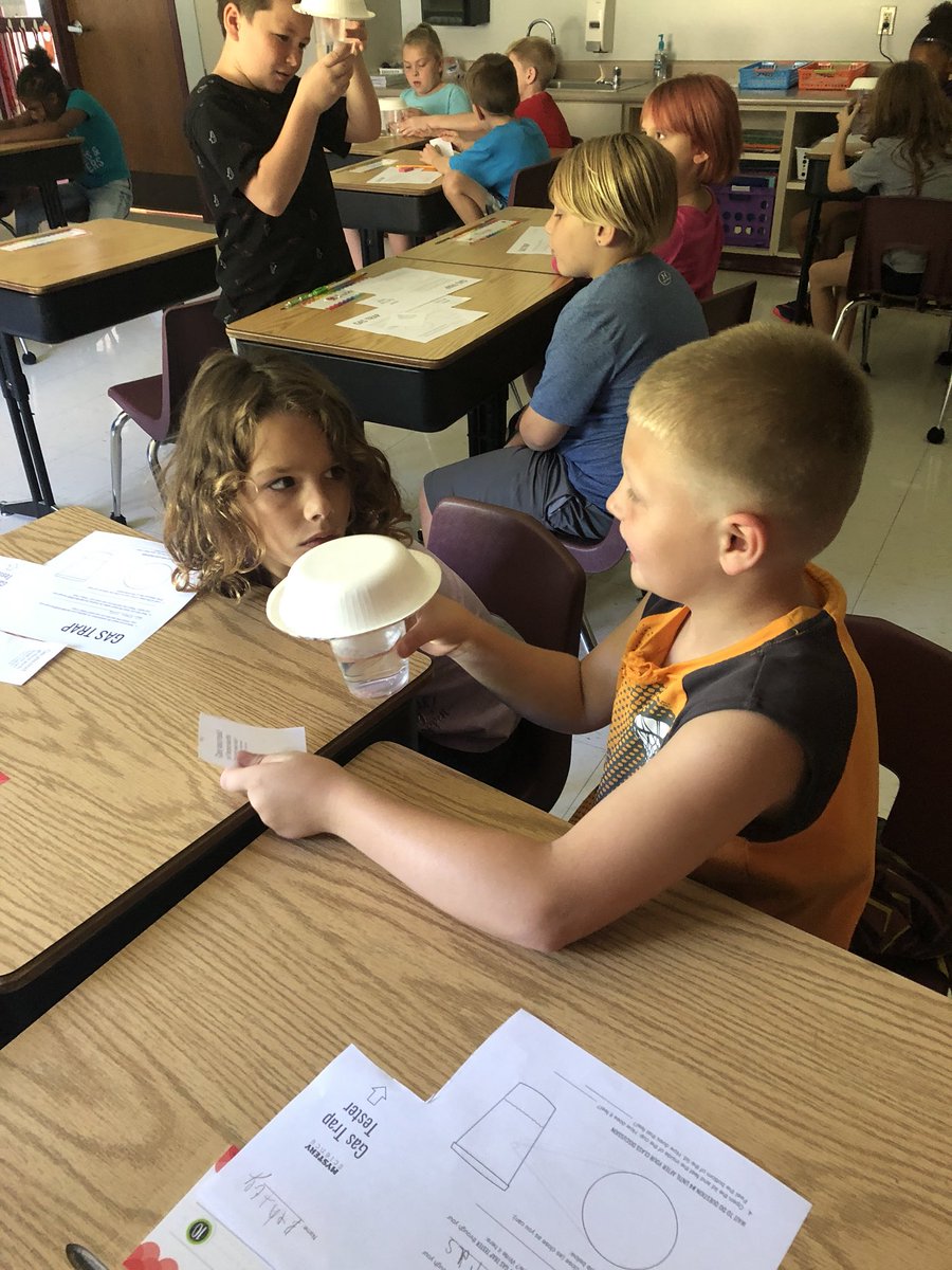 MissHorst3's tweet photo. Science experiment fun! (When you don’t have lids you use bowls😂) https://t.co/3CieiugLdo