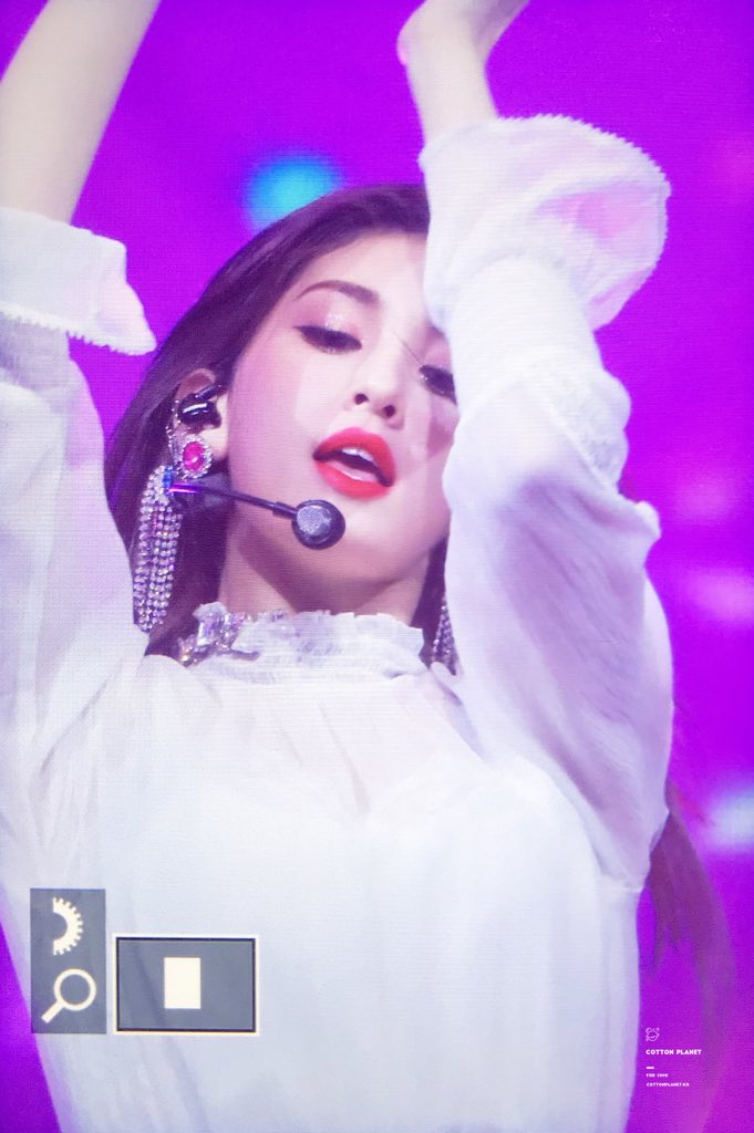 20010309_'s tweet photo. 180915 #소미 #전소미 #somi
어메이징 🤭 https://t.co/71wVwCl7bY