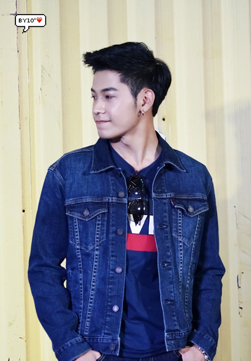 __10Degrees's tweet photo. 180915 RobinsonJeans
Singto preview 4p💕

@stjinx_maya 
#SingtoPrachaya https://t.co/gO0I2FES5d