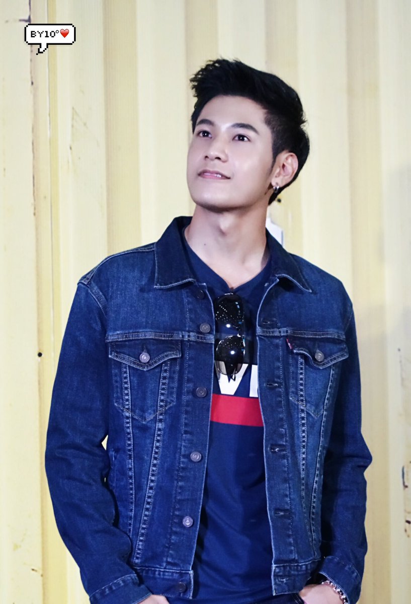 __10Degrees's tweet photo. 180915 RobinsonJeans
Singto preview 4p💕

@stjinx_maya 
#SingtoPrachaya https://t.co/gO0I2FES5d