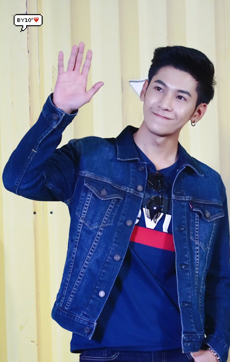 __10Degrees's tweet photo. 180915 RobinsonJeans
Singto preview 4p💕

@stjinx_maya 
#SingtoPrachaya https://t.co/gO0I2FES5d