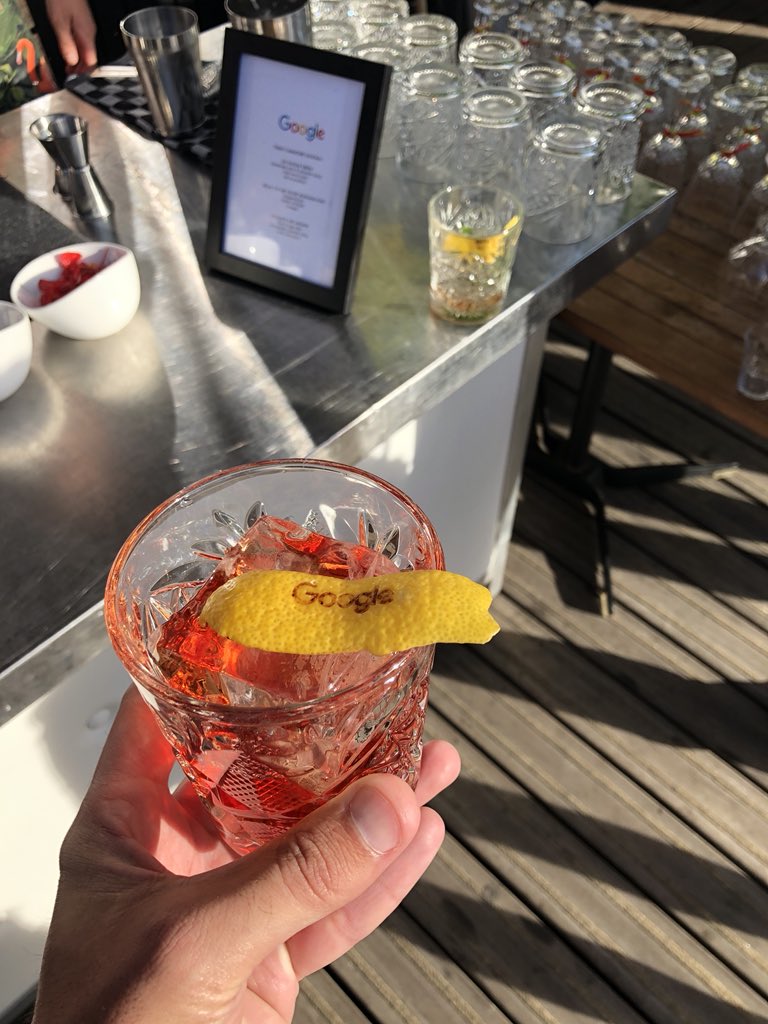 ShyShriqui's tweet photo. Ok Google, make me a cocktail!
#googleparty #AndroidTV #ibc2018 @IFeelSmart https://t.co/c7PWc4mF2y