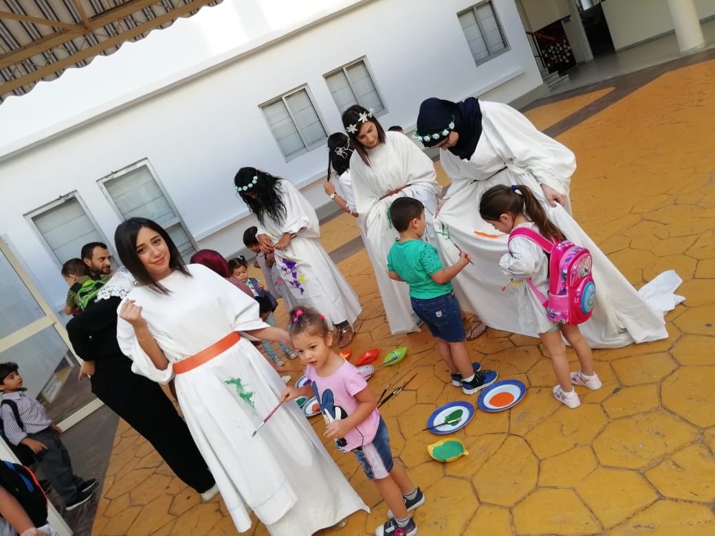 SafaAshbah's tweet photo. I dream of painting and then I paint my dream π©π»βπ¨π¨π»βπ¨#KGIIβDβ#Painting#Enjoying @DawhaHighSchool https://t.co/AQJURdFpGk