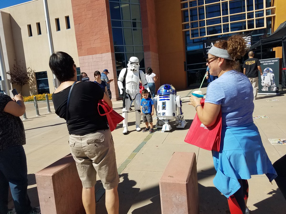 Valley_CRS's tweet photo. Have you taken a tour of Mission Police Station? Come out and enjoy this beautiful Saturday. Did I mention R2D2 and a storm trooper are here??🤗 #openhouse #LAPD #missiondivision https://t.co/nUh578J9SJ