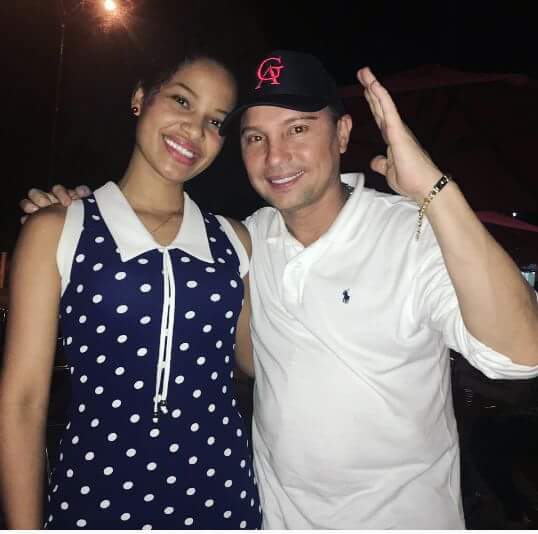 Claudia56366704's tweet photo. @LaRedCaracol Claudia Osorio😊 con Giovanny Ayala https://t.co/hYJ2gwPd0m