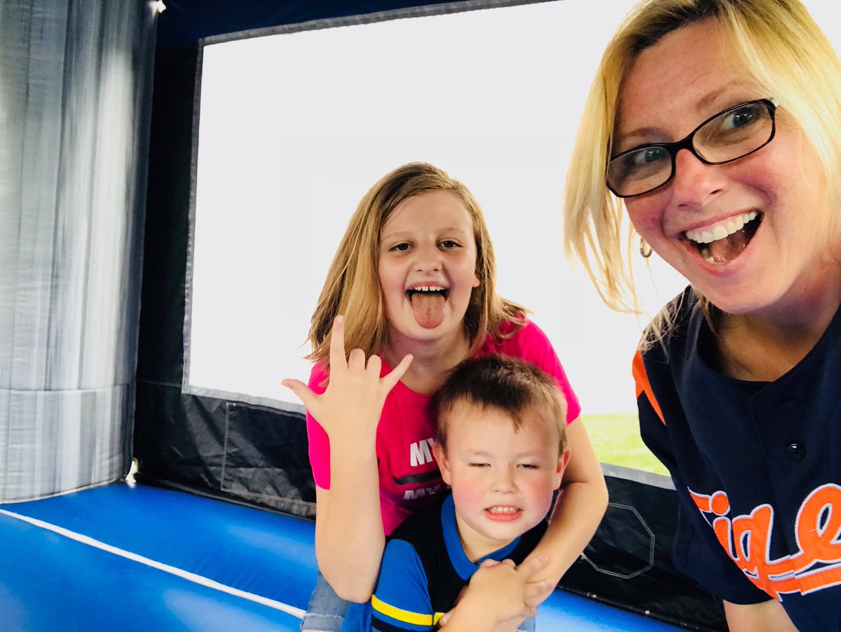 dshines64's tweet photo. Bounce house time #SuccessSharingFun2018 @HomeDepotOkemos @JulieGiattino @medegraa @MattEnglish1977 @jmdminnie82 @chriskiester https://t.co/0ekzv0iCxB